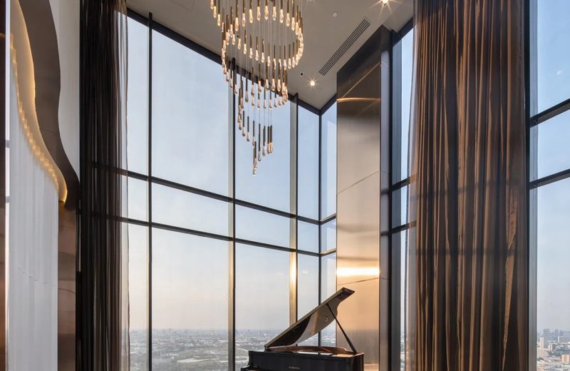 Lobby & Business Lounge
